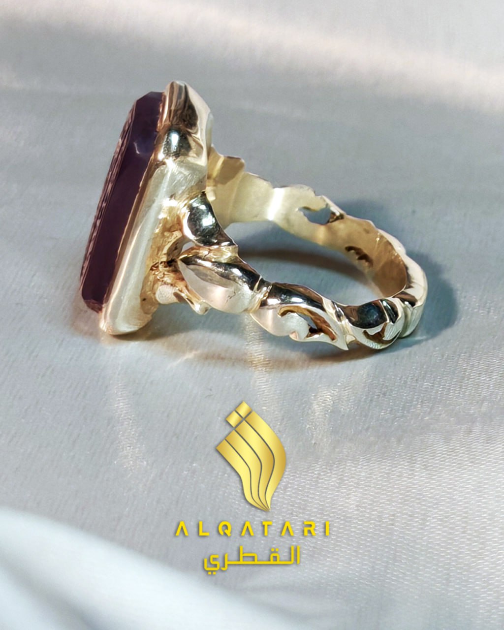 Side angle of rectangular agate Arabic ring showing carved shank details