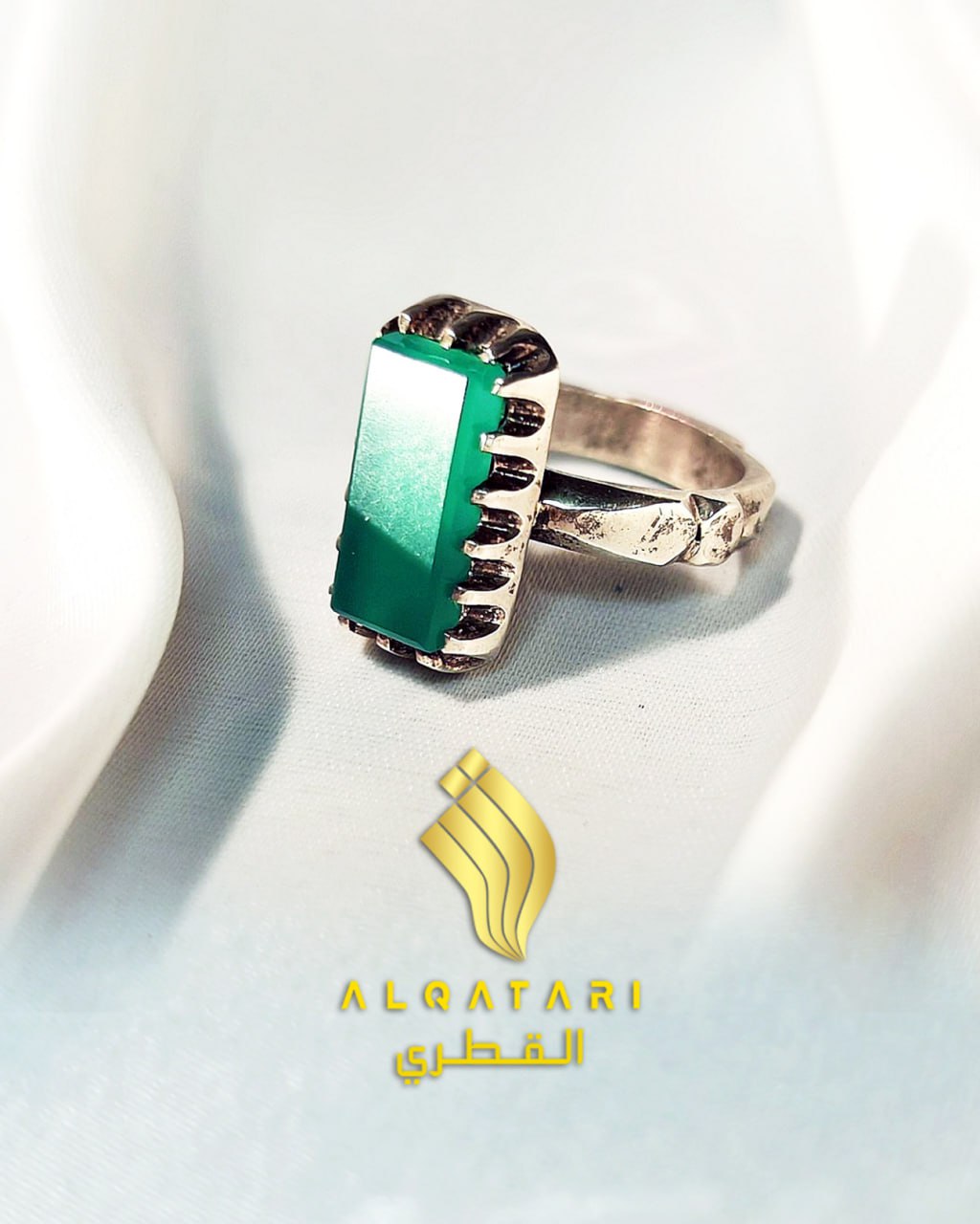 Side view of Al Qatari silver ring with rectangular green agate stone in a luxury brown box